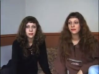 Сестры-близняшки на порно кастинге